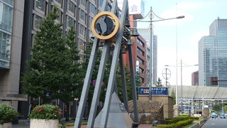 八重洲通りのシンボル