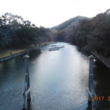橋の上から見た五十鈴川