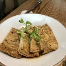 豆腐の小皿料理。