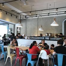 カウンターにメニュー表があるので、一般の飲食店同様チェック