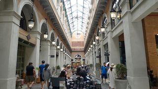 カフェとお土産物屋ばかりで少々がっかり。