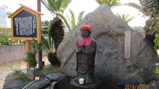 温泉街の端にたたずむお地蔵さま