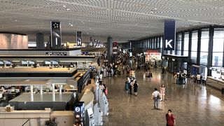 行くまでが遠いがそれなりに楽しい空港です