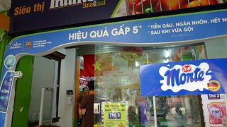 2階・3階もあり商品はそれなりにあるが、…。