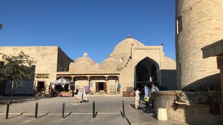 かつてのバザール、今はお土産屋さん