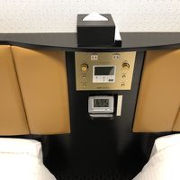 ベッドサイドの時計など