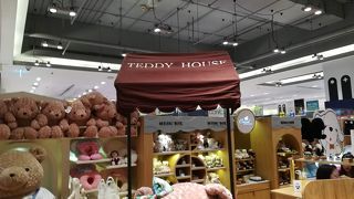 Teddy houseのテナントが３階にあった。
