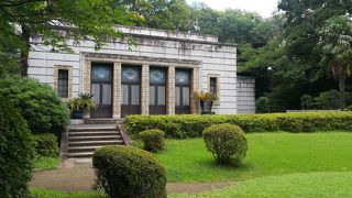 晩香廬・青淵文庫のあたりの庭園です