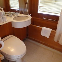 部屋風呂はヒバの香りが良くゆったりできます