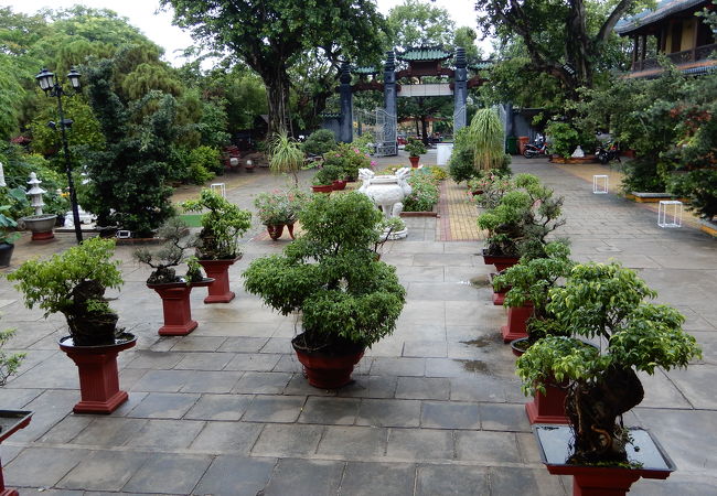 庭園のような境内