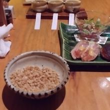 蕎麦前セットと日本酒お試しセット。