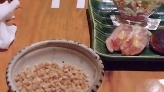 行列の絶えない蕎麦屋。