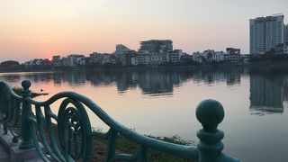 夕方がとても綺麗なタイ湖