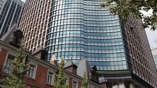 極めて美しい高層ビルです