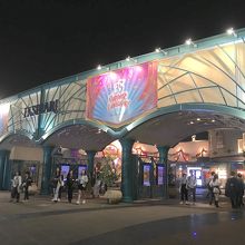 2F エントランス付近