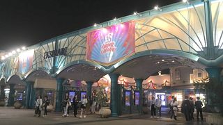 ディスニーリゾート前の商業施設