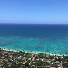 頂上のピルボックスからの景色。天気が良すぎて暑かった。