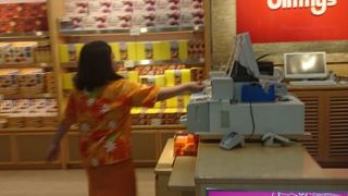 沖縄らしいお土産のお菓子が買えるジミー 空港店