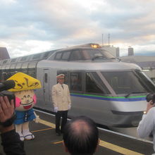 出発時には富良野市長も駆けつけていらっしゃいました。