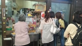 かりゆし通りの奥にある人気のサーターアンタギー