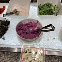 紅芋とブルーベリーのサラダ