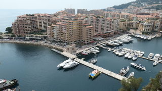 地中海沿岸で最も美しい港に思えるモナコ港