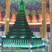 朝早く行くとゆっくり見られます。