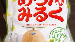 修善寺温泉のお土産がたくさん並びます。　電車の待ち時間にも利用できます!