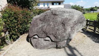 個人的に飛鳥で一番面白かった石造物です。