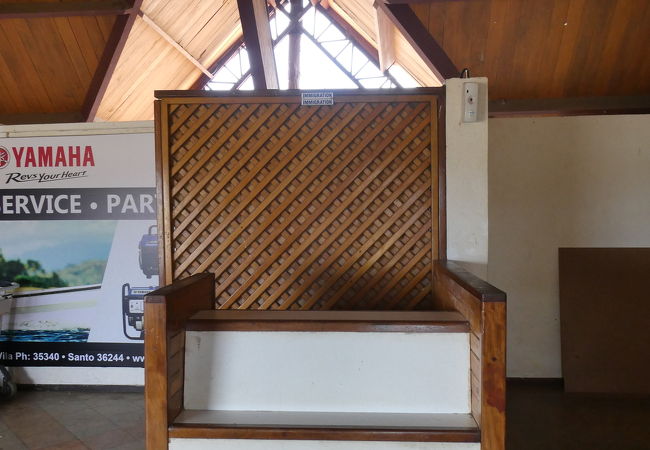 ホワイト グラス空港