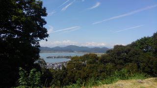 階段が続く。水筒持参と700円【安土城跡】