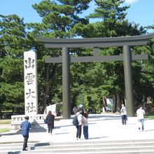 停車しないのでバスの中からの撮影です