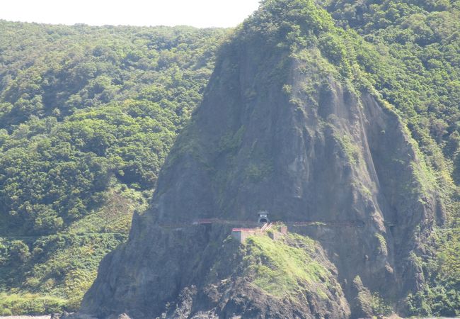 昭和初期にオタモイ海岸に巨大リゾート施設「オタモイ遊園地」とその中核施設「龍宮閣」が存在していました。