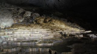 広大な鍾乳洞。