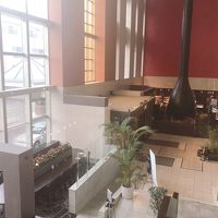 明るい雰囲気のロビー