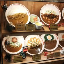 いろいろなカレーがあり、どれも美味しいですよ！