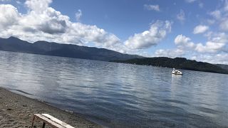 大きな湖です。