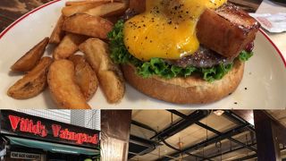 クリスピーオニオンＢＢＱバーガーなるもので「ヴィレッジ ヴァンガード ダイナー 下北沢」