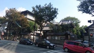 地下鉄祇園駅周辺の寺社町とは少し離れていますが徒歩圏内です。