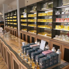 多種類の香水が一杯販売されていました