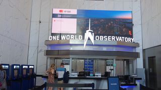 One Worl Observatory。いろいろなチケットがあります。35ドルから65ドルまで。