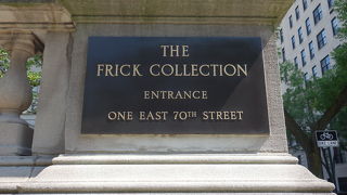 入口は70th Street です。フェルメールがあるので有名な美術館です。