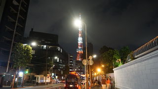 建物にカメラを向けられる雰囲気ではない