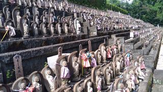 数え切れないほどのお地蔵さま