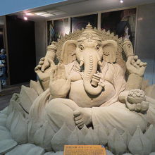 大きなガネーシャ像