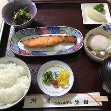 和朝食。コーヒーは自由に飲むことが出来ます。