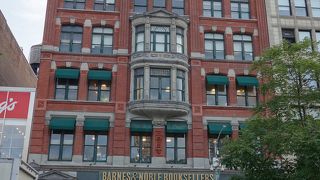 ユニオン・スクエア店もあります。