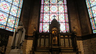 ステンドグラスがきれいな教会