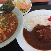 駅前にある旅館の食事処