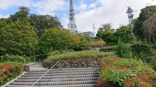 眉山山頂付近に広がる公園